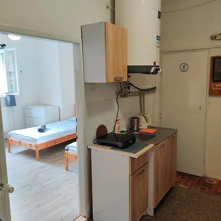 In House With Private Parking And Garden