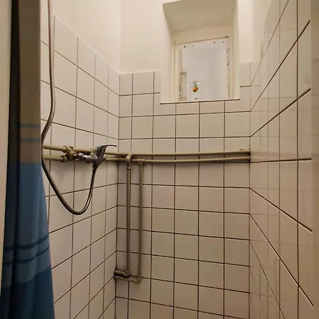 In House With Private Parking And Garden Praha
