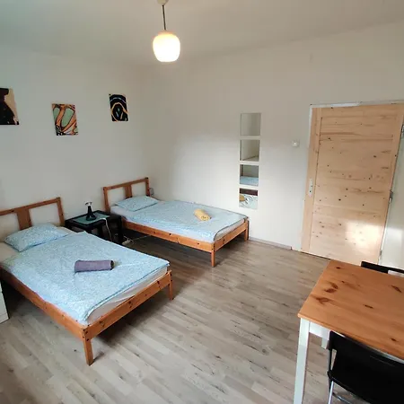 In House With Private Parking And Garden 3* Prag